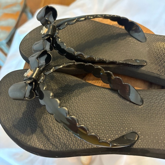 Kate Spade Size 6 Black Denise Bow Flip Flops Scalloped Straps - Picture 5 of 9